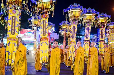 Hàng nghìn người tham gia lễ rước Phật về Việt Nam mừng Phật đản