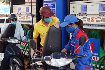 Giá xăng dầu tiếp tục giảm mạnh