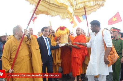 Hình ảnh cung rước xá lợi Đức Phật về núi Bà Đen