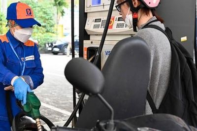 Giá xăng giảm lần thứ 2 liên tiếp trong vòng 1 tuần