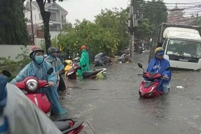 TPHCM: Ngập khủng khiếp nhiều tuyến đường, khu vực sau cơn mưa lúc sáng sớm
