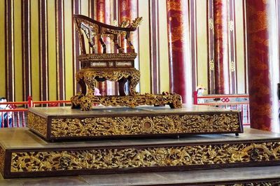 Thông tin chính thức vụ ngai vàng triều Nguyễn bị phá hỏng