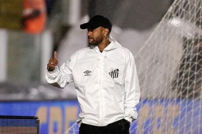 Neymar gây tranh cãi