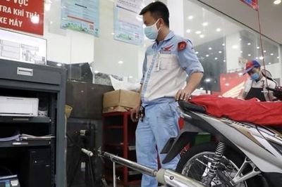 Đồng loạt kiểm định khí thải xe máy sẽ gây tắc nghẽn