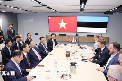 Thủ tướng Phạm Minh Chính thăm và làm việc với các doanh nghiệp Estonia