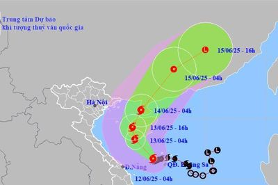 Bão mạnh thêm, mưa rất lớn ở Trung bộ