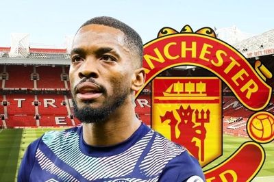 Tin tức về chuyển nhượng 30/6: MU hỏi mua Toney, Atletico chơi lớn