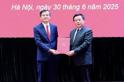 Ông Đoàn Minh Huấn giữ chức Phó Giám đốc Thường trực Học viện Chính trị quốc gia Hồ Chí Minh