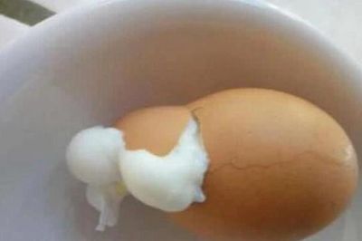 Mẹo luộc trứng không nứt, dễ dàng bóc vỏ, lòng đỏ mềm vừa tới