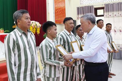 Tổ chức tha người được đặc xá vào ngày 1/9