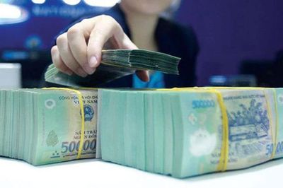 Vì sao lãi suất ngân hàng giảm liên tiếp?