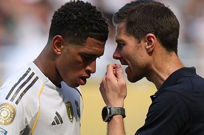Real Madrid đấu PSG: Alonso hiện đại hơn Ancelotti