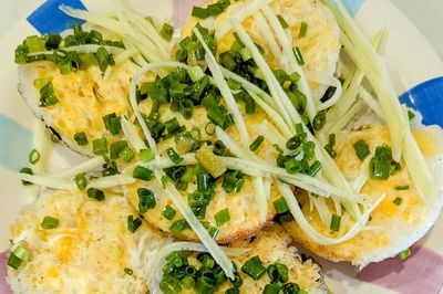 Ăn cái bánh căn ở Sài Gòn