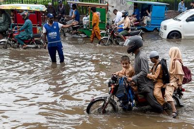 Băng tan và mưa gió mùa gây lũ lụt nghiêm trọng ở Pakistan