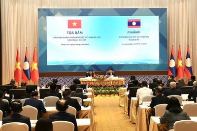 Việt Nam - Lào phấn đấu sớm cán mốc 5 tỷ USD thương mại song phương