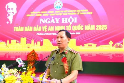 Thượng tướng Lê Văn Tuyến dự ngày hội toàn dân bảo vệ Tổ quốc ở Hải Phòng