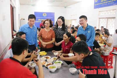 'Bữa cơm công đoàn' gắn kết người lao động Công ty CP Thiết bị giáo dục Hồng Đức
