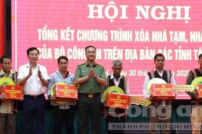 Bộ Công an bàn giao 6.370 căn nhà trong chương trình xóa nhà tạm, dột nát cho người dân 3 tỉnh