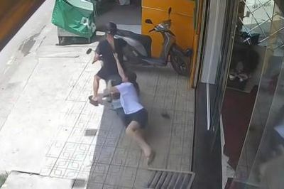 Truy bắt nhanh thanh niên vào tiệm vàng Kim Phát Nguyên 3 vờ mua để cướp