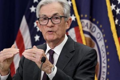 Fed giữ nguyên lãi suất bất chấp áp lực từ Tổng thống Donald Trump
