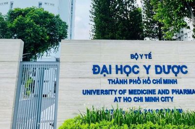Hàng trăm thí sinh xét tuyển vào ĐH Y Dược TPHCM phải cung cấp minh chứng IELTS