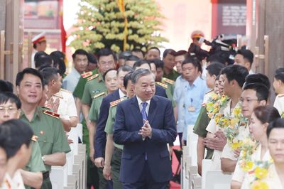 Tổng Bí thư gặp mặt điển hình tiên tiến dự Đại hội thi đua 'Vì An ninh Tổ quốc'