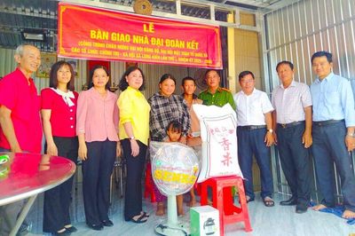 Xã Long Kiến bàn giao 4 căn nhà đại đoàn kết