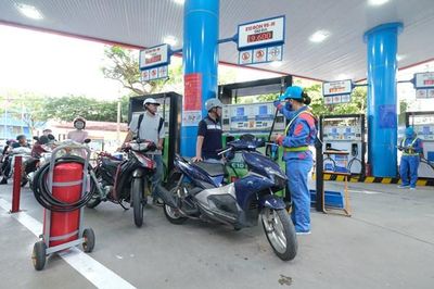 Giá các loại xăng tiếp tục tăng từ chiều 7/8