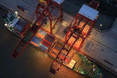 Khi thuế quan lịch sử có hiệu lực