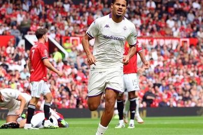 MU nâng cúp sau loạt đấu súng nghẹt thở trước Fiorentina