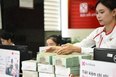 Tín dụng ngân hàng bứt tốc, dòng vốn chảy mạnh vào bất động sản