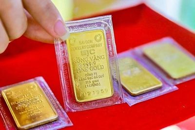 Giá vàng hôm nay 25/8: Tiếp tục neo cao?