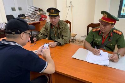 Xử lý trường hợp 'xếp ghế giữ chỗ' xem diễu binh