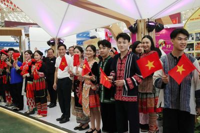 Tặng 100.000 đồng/người cho toàn dân ăn Tết Độc lập