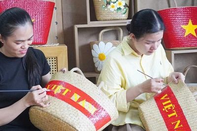 Sản phẩm thủ công rực sắc màu hướng về Quốc khánh