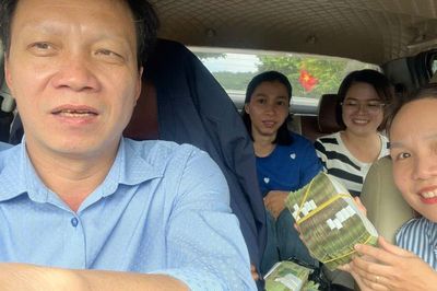 Quảng Ngãi: Xã Tu Mơ Rông phối hợp chi trả nhanh nhất quà lễ 100.000 đồng cho đồng bào Xơ Đăng