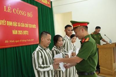 Trại tạm giam số 2, Công an tỉnh Bắc Ninh công bố quyết định đặc xá cho 17 phạm nhân