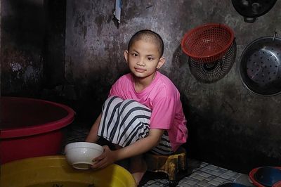 Xin hãy giúp đỡ bé gái 9 tuổi bị ung thư giác mạc có nguy cơ mù lòa