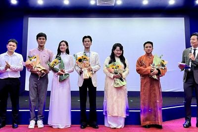 Dàn diễn viên phim 'Mắt biếc' giao lưu cùng khán giả tại Triển lãm Thành tựu đất nước