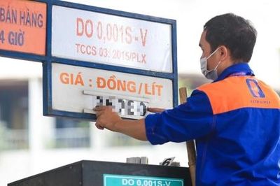 Giá xăng RON95 và các loại xăng dầu khác đồng loạt tăng