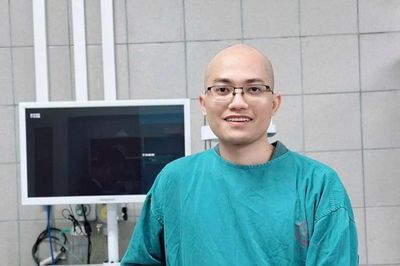 Bác sĩ nội trú kể về thanh xuân đáng nhớ và mái tóc đặc biệt