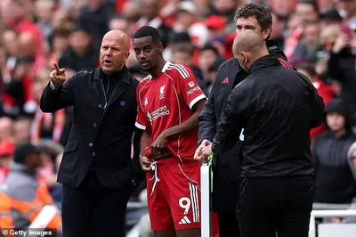 Alexander Isak ra sân từ đầu ở trận gặp Southampton
