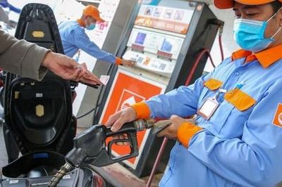 Giá xăng dầu tăng giảm đan xen, RON95 20.165 đồng/lít