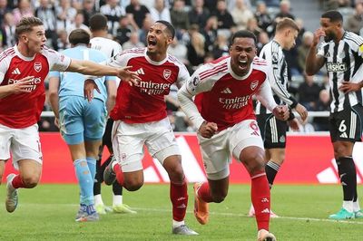 Arsenal ngược dòng ngoạn mục trước Newcastle