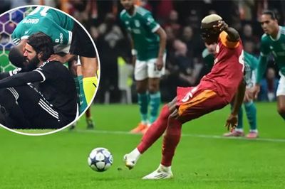 Salah, Isak, Ekitike bất lực, Liverpool thất thủ trên đất Thổ Nhĩ Kỳ