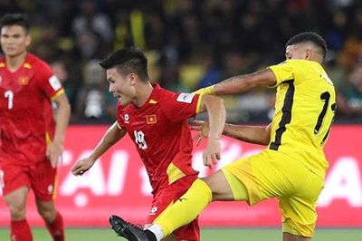 Không cần chờ AFC, FIFA có toàn quyền xử thua Malaysia; Barca thua ngược PSG ở phút 90