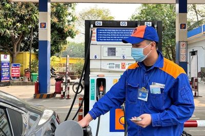 Giá xăng dầu hôm nay 3/10/2025: Xăng 95 tăng vượt 20000 đồng/lít