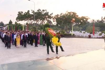 Đoàn đại biểu Đại hội đại biểu Đảng bộ tỉnh An Giang lần thứ I, nhiệm kỳ 2025 - 2030 viếng Nghĩa trang liệt sĩ tỉnh