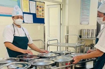 Hà Nội kiểm tra việc tổ chức bữa ăn bán trú cho học sinh