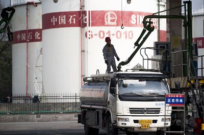 Liệu tình trạng dư cung sẽ được giải quyết khi Trung Quốc đẩy mạnh dự trữ dầu?